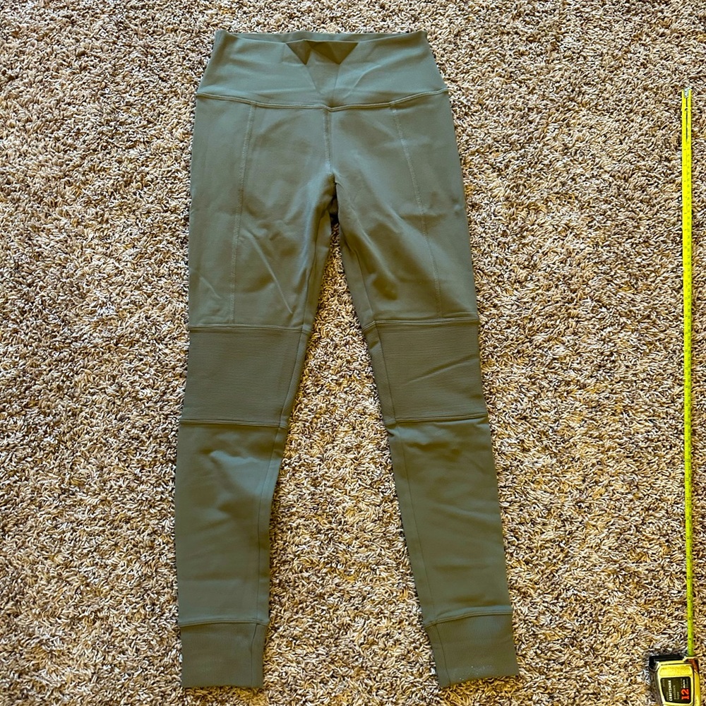 EUC, ALO Yoga Moto Leggings, medium